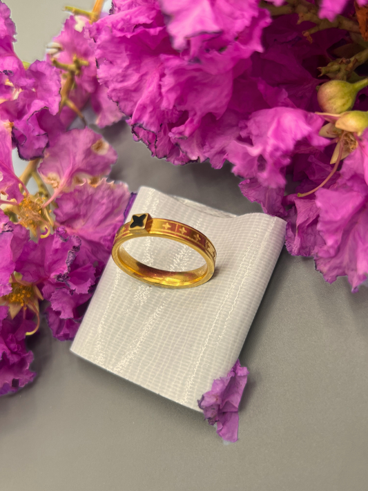 Clover Band Ring