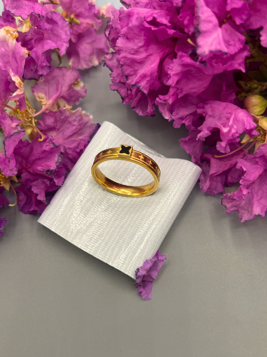 Clover Band Ring